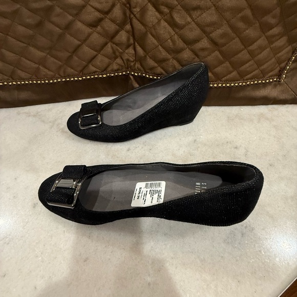 Stuart Weitzman Proper Goosebump Bow Women's Black Wedge Pumps Size 9 - Picture 4 of 6